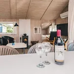 Seaside Haven With Open Terrace Prázdninový dům *