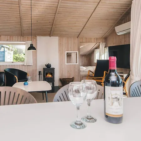 Seaside Haven With Open Terrace Feriehus *