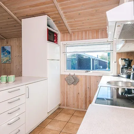 Seaside Haven With Open Terrace 度假居